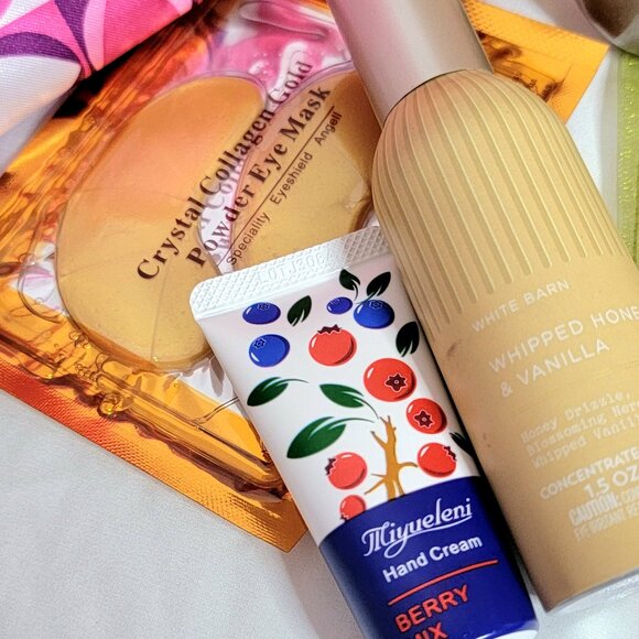 8 Piece Stuffed Bag Gift, 2 Pink/Purple Bags, Eye Mask, 2 White Barn Sprays, NWT - Picture 5 of 6